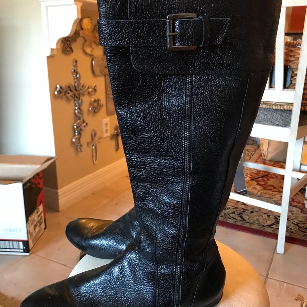 Size 11  Enzo Angioli black leather boot